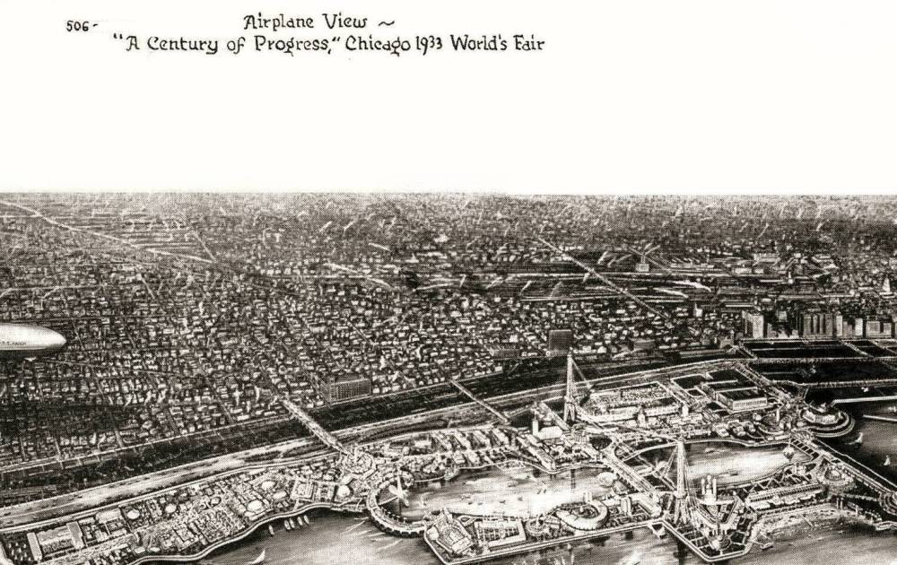POSTCARD - CHICAGO - CENTURY OF PROGRESS WORLD'S FAIR - NORTHERLY ISLAND AND LAGOON WITH SOME OF CITY BEHIND - AERIAL PANORAMA - BLIMP AND SHADOW LOWER LEFT - 1933