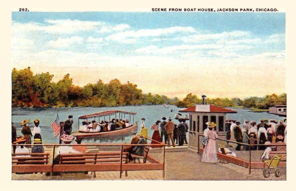 POSTCARD - CHICAGO - JACKSON PARK - SCENE FROM BOAT HOUSE - PEOPLE WAITING ON PIER - SMALL PLEASURE BOAT WITH AWNING - TINTED - 1925