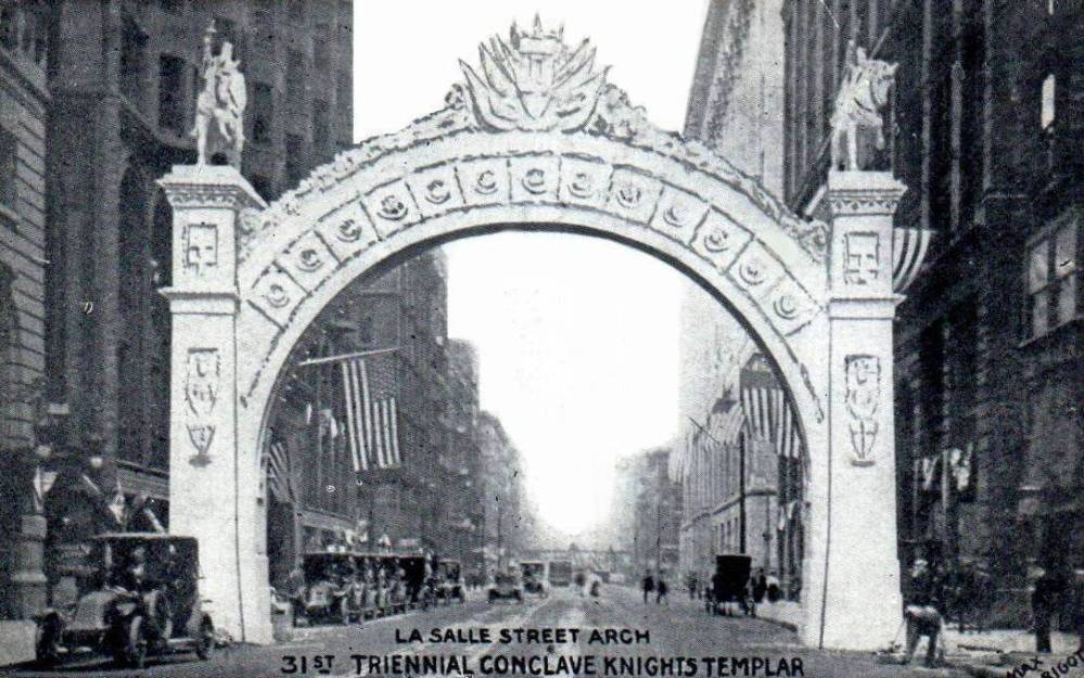 POSTCARD - CHICAGO - LA SALLE STREET - 31ST TRIENNIAL CONCLAVE - KNIGHTS TEMPLAR - TEMPORARY ARCH OVER STREET - 1910