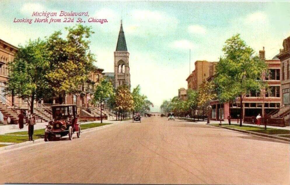 POSTCARD - CHICAGO - MICHIGAN BLVD - LOOKING N FROM 22ND STREET GROUND LEVEL - PARKED CAR AND YOUNG MAN ON LEFT - TINTED - 1910s