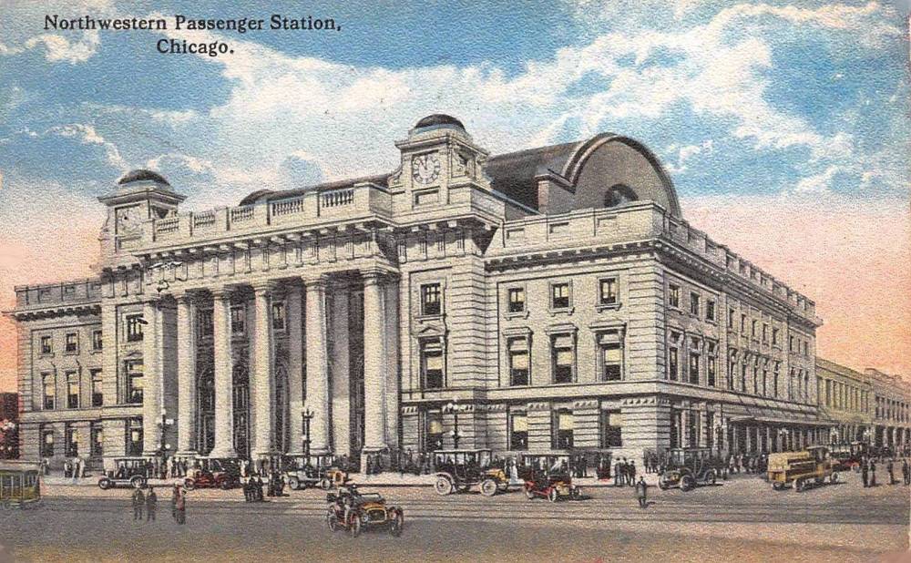 POSTCARD - CHICAGO - NORTHWESTERN PASSENGER STATION - MADISON STREET ON W SIDE OF RIVER - CITY'S LARGEST AND FINEST WHEN OPENED - TINTED - 1915