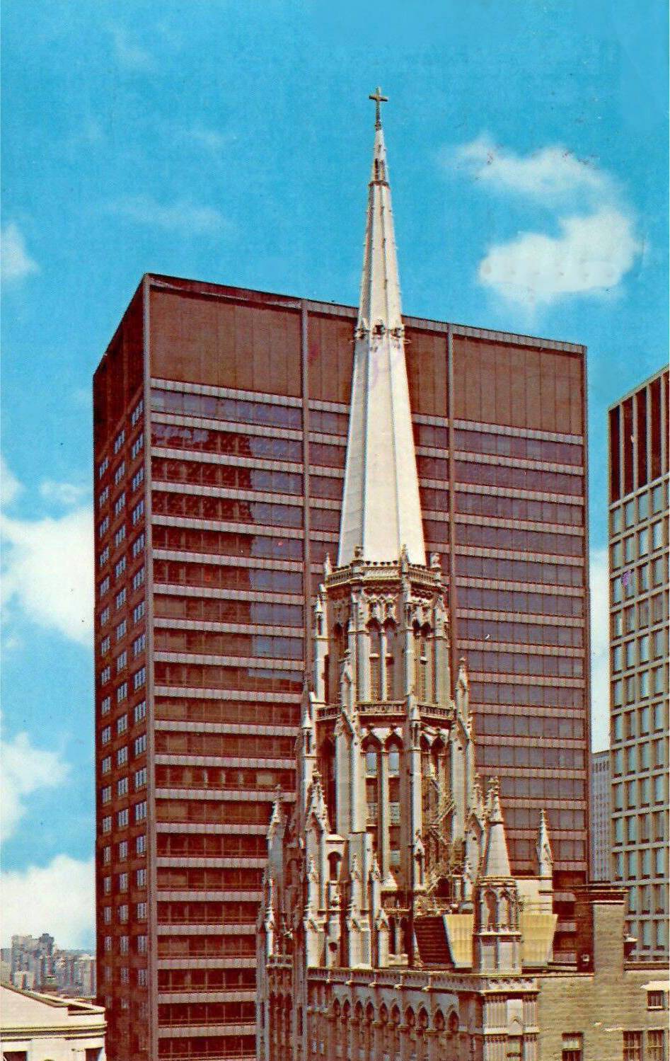 POSTCARD - CHICAGO - THE CHICAGO TEMPLE - SKYSCRAPER CHURCH - FIRST METHODIST - CLARK AND WASHINGTON - CIVIC CENTER BEHIND BUILT OF CORTEN (WEATHERING) STEEL - 1970