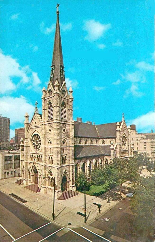POSTCARD - CHICAGO - HOLY NAME CATHEDRAL - STATE AND SUPERIOR - PART OF CITY BEAUTIFUL SERIES - 1964