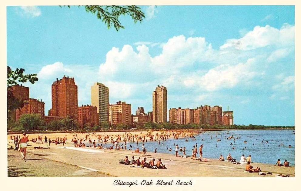 POSTCARD - CHICAGO - OAK STREET BEACH - WITH NORTH SHORE SKYLINE - GROUND LEVEL LOOKING W - BIG CROWD - NICE VERSION - 1961