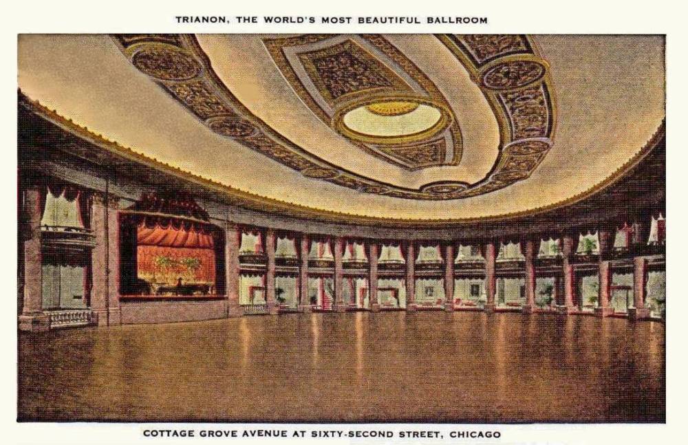 POSTCARD - CHICAGO - TRIANON BALLROOM - COTTAGE GROVE AT 62ND - WORLD'S MOST BEAUTIFUL BALLROM - LIGHTS TURNED DOWN ON DANCE FLOOR -1935