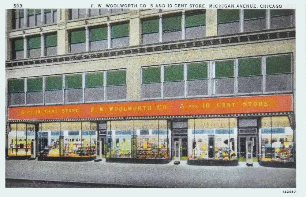 A POSTCARD - CHICAGO - F W WOOLWORTH 5 AND 10 STORE - 12 N MICHIGAN AVE - ONE OF LARGEST IN THE WORLD - CAFETERIA AND SODA FOUNTAIN ACCOMODATE 300 - NICE VERSION - TINTED - 1929