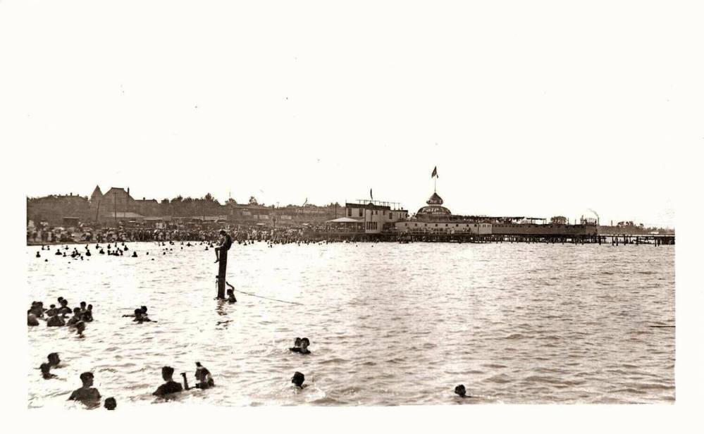 A POSTCARD - CHICAGO - RAINBOW BEACH (THEN CALLED MANHATTAN BEACH) - LOOKING NW FROM WATER NEAR NICHOLS BEACH (PRIVATE) AT 77TH - 1908