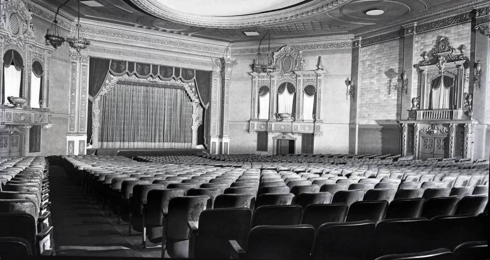 PHOTO - CHICAGO - JEFFERY THEATER - 1952 E 71 ST - AUDITORIUM INTERIOR - ARCHITECTURAL PHOTO LIKELY DATES TO OPENING 1924