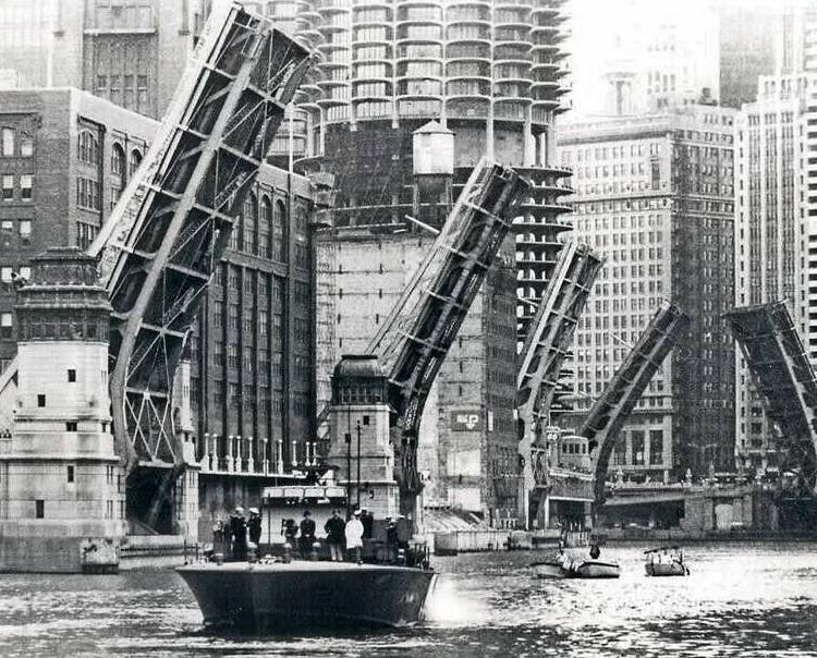 A PHOTO - CHICAGO - CHICAGO RIVER BRIDGES ALL UP AS IN SALUTE - FOR UNKNOWN BOATS - WATER-LEVEL VIEW - 1972