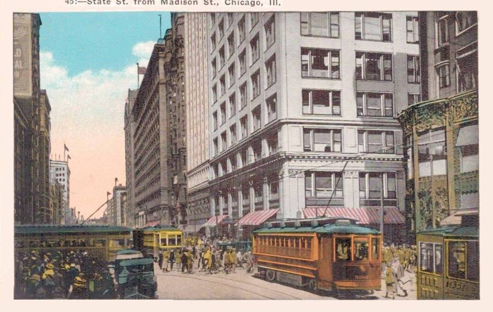 A POSTCARD - CHICAGO - STATE STREET - LOOKING N FROM MADISON GROUND LEVEL - CROWDS - TWO TYPES OF STREETCARS - CARSON PIRIE SCOTT DEPARTMENT STORE ON RIGHT - MANDEL BROTHERS DEPARTMENT STORE CENTER RIGHT - TINTED - c1920