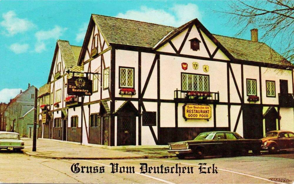 POSTCARD - CHICAGO - ZUM DEUTSCHEN ECK RESTAURANT - 2914-2924 N SOUTHPORT AVE - IM PORTED BEERS ON TAP - SING ALONG FRIDAY SATURDAY AND SUNDAY NIGHTS - 1969
